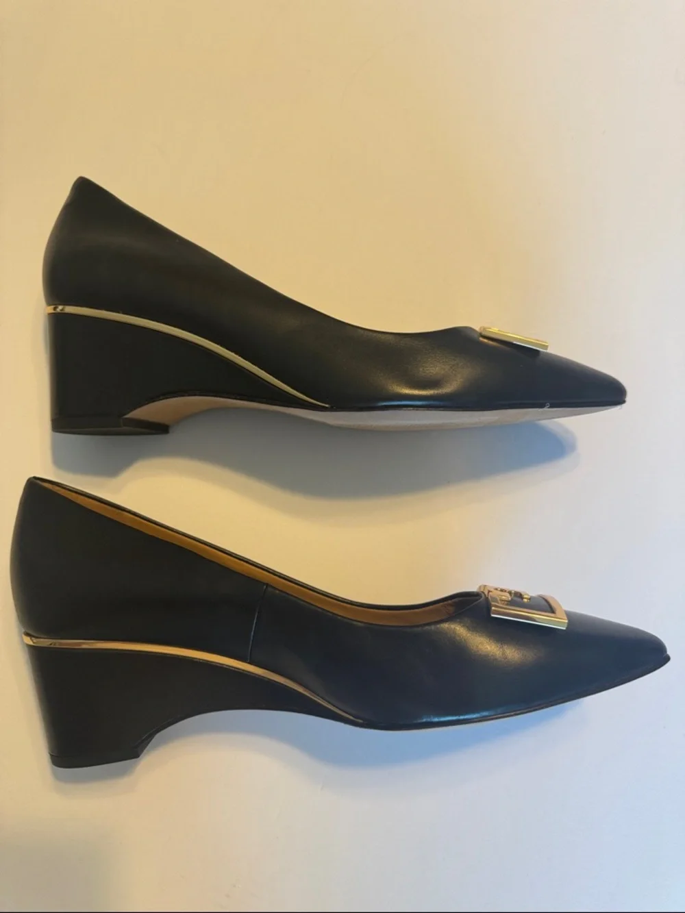 Tory Burch Black Pointed Toe Leather Flats with Gold Logo Plaque - Picture 5 of 6